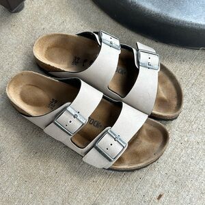 Birkenstock Arizona- size 39. Very good condition. Grey/taupe color